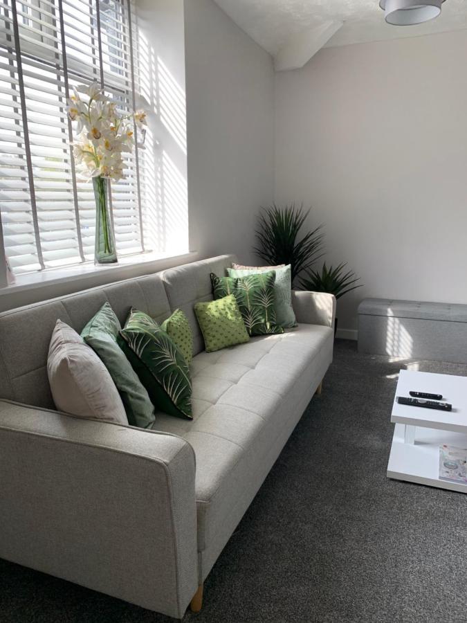 The Greens Apartment Farnworth Exterior photo